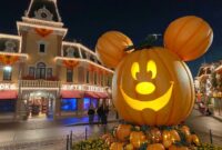 When does disneyland start decorating for halloween 2015