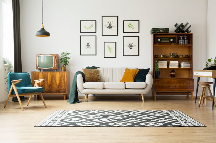 How to decorate the living room with pictures