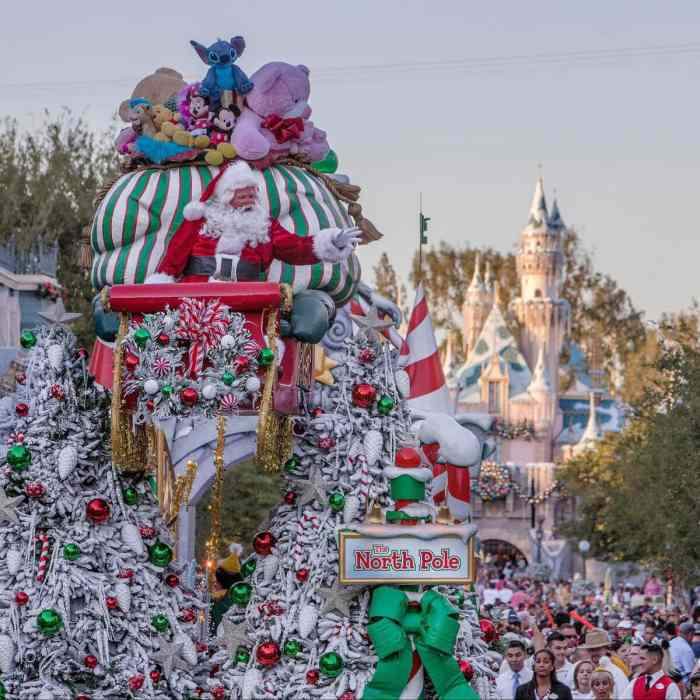 When does disneyland start decorating for halloween 2015